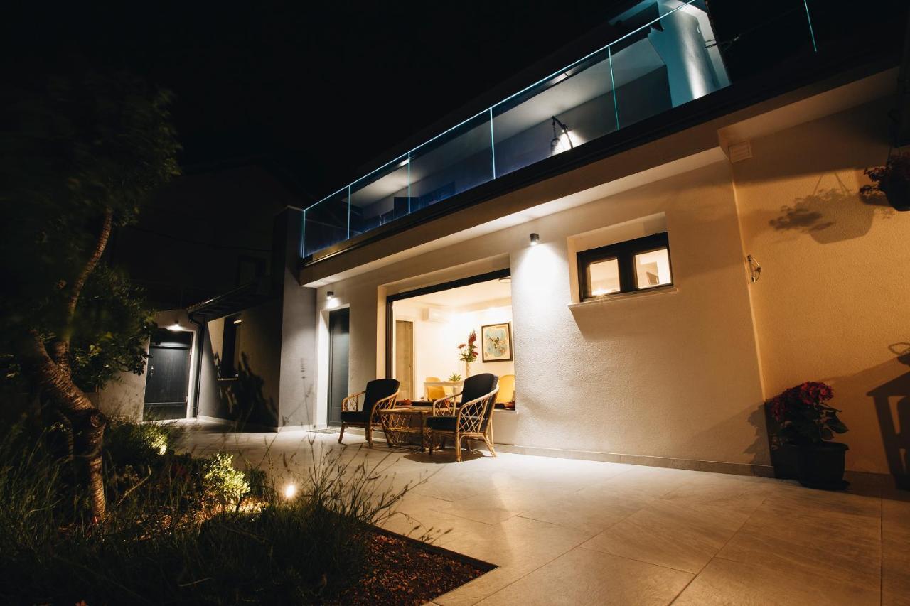 Villa Magna - Seaside Villa With Pool And Sauna Trogir Exterior foto