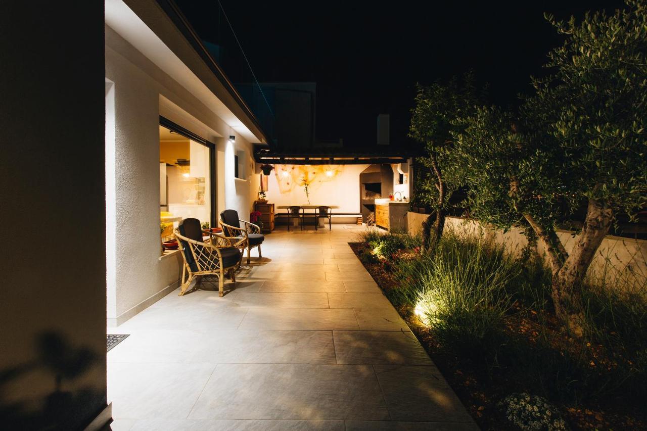 Villa Magna - Seaside Villa With Pool And Sauna Trogir Exterior foto
